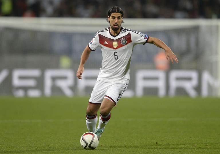 Sami Khedira im neuen 4-Sterne Trikot gegen (AFP PHOTO / CHRISTOF STACHE)