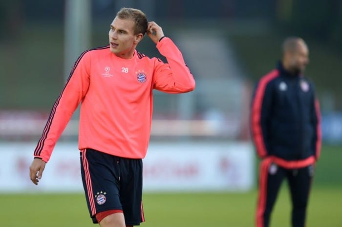 Holger Badstuber (L) beim Training vor dem UEFA Champions League Spiel gegen den FC Arsenal FC am 3. November 2015. AFP PHOTO / CHRISTOF STACHE / AFP / CHRISTOF STACHE