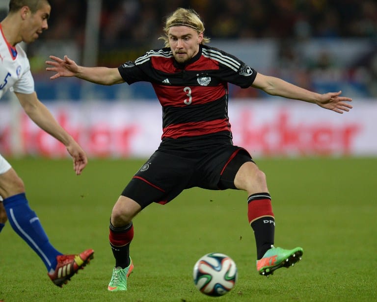 Marcel Schmelzer beim Länderspiel Deutschland gegen Chile in Stuttgart, am 5.März2014 (AFP PHOTO / PATRIK STOLLARZ)