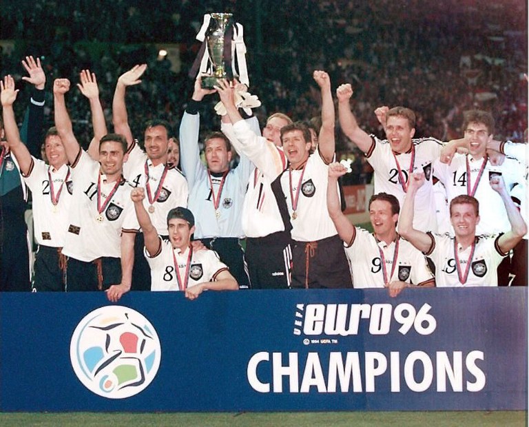 EM Trikots 1996: DFB-Team zum dritten Mal Europameister