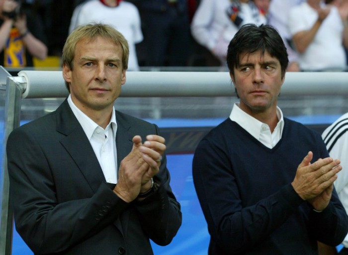 Jürgen Klinsmann und Joachim Löw Confederations Cup 2005 in Frankfurt am 15. Juni 2005. AFP PHOTO MARCUS BRANDT