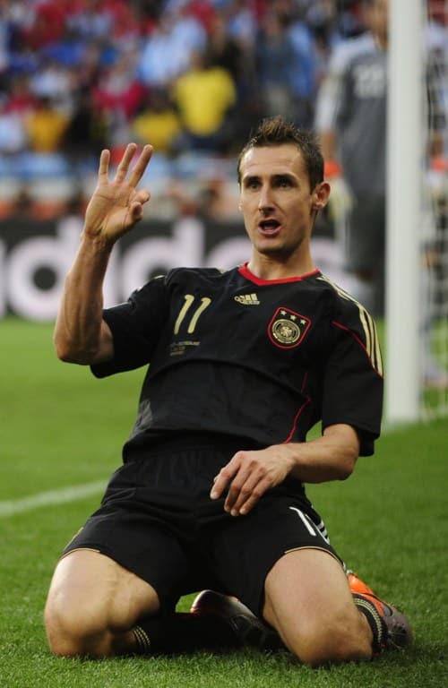 Miroslav Klose im schwarzen Deutschlandtrikot bei der WM 2010 (Foto AFP)