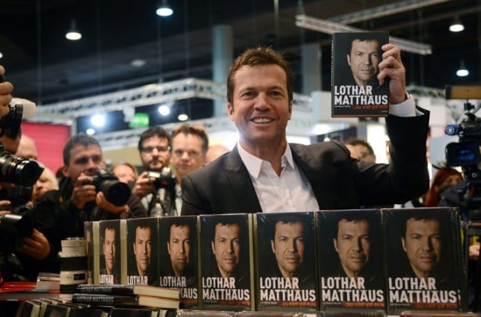 Lothar Matthäus, präsentiert sein Buch "Ganz oder gar nicht" auf der 64. Frankfurter Buchmesse 2012. AFP PHOTO / JOHANNES EISELE
