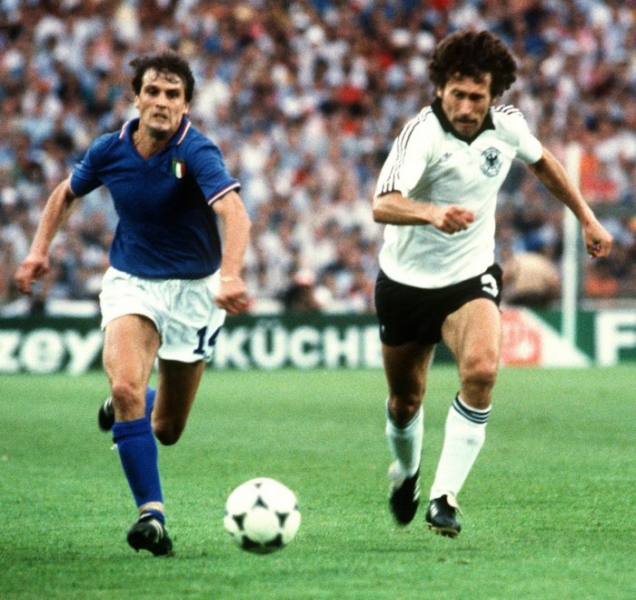 Paul Breitner bei der WM 1982 beim 1:3 Spiel gegen Italien. AFP PHOTO