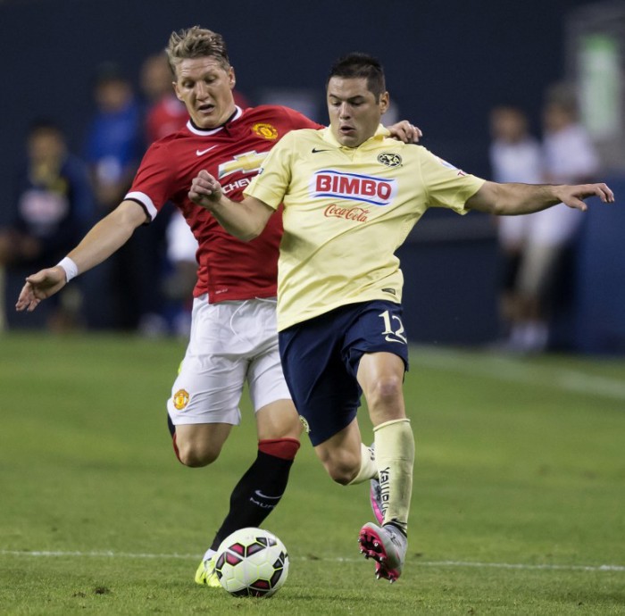 Manchester United's: Bastian Schweinsteiger das erste Mal im neuen Trikot im August 2015. AFP PHOTO / STEPHEN BRASHEAR