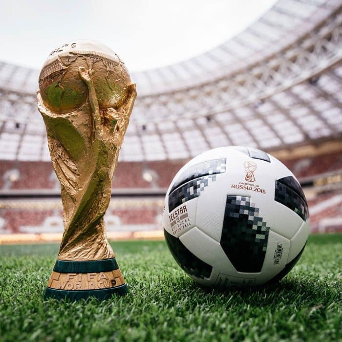 Der neue WM Spielball 2018 "Telstar18" von adidas.