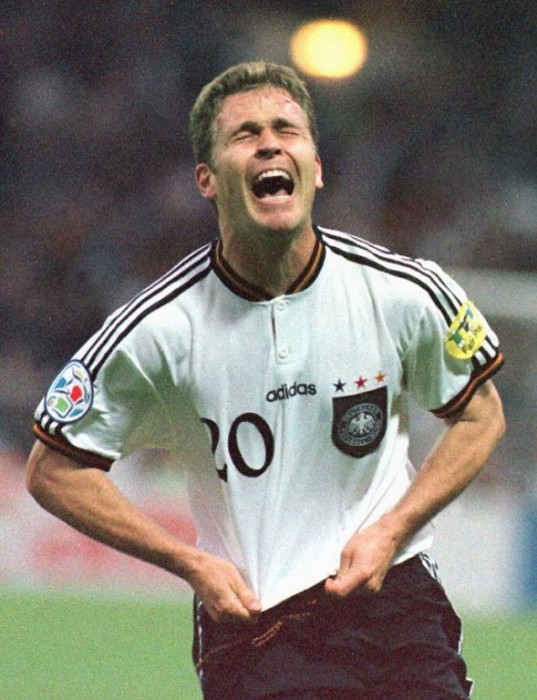 Oliver Bierhoff jubelt beim Golden Goal im Finale der EM 1996 (Foto AFP)