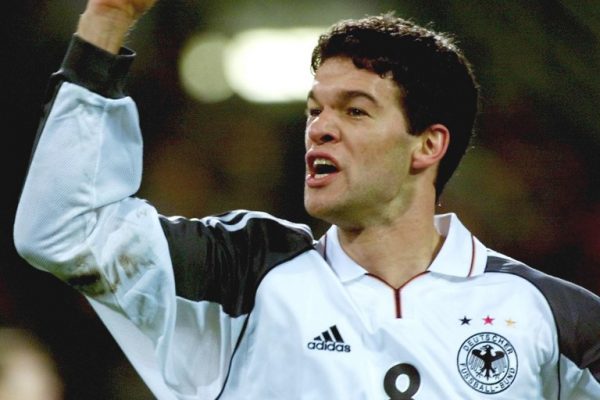 Michael Ballack im DFB Trikot im November 2001  AFP PHOTO FRANCK FIFE