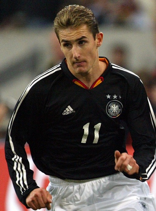 Miroslav Klose gegen Frankreich am 15.11.2003 bei einem Freundschaftsspiel. AFP PHOTO FRANCK FIFE