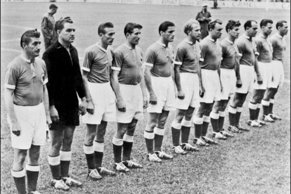 Die Deutsche Nationalmannschaft im grünen Auswärtstrikot 1954 (Von links an : Fritz Walter, Anton Turek, Horst Eckel, Helmut Rahn, Ottmar Walter, Werner Liebrich, Josef Posipal, Hans Schäfer, Werner Kohlmeyer, Karl Mai and Maximilian Morlock).