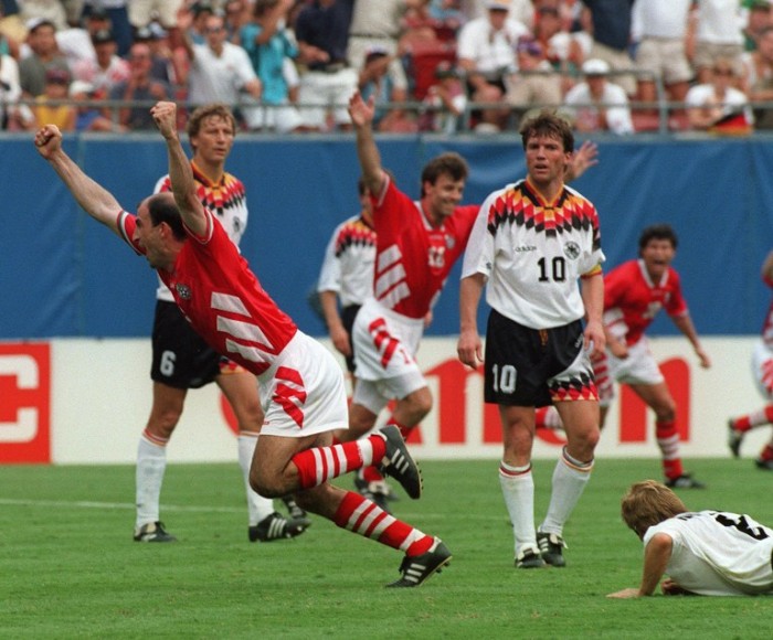 Das Deutschlandtrikot der WM 1994 - AFP PHOTO/JEAN-LOUP GAUTREAU