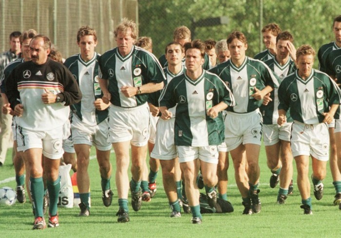Deutschland im Training vor dem Confed Cup in Mexico am 20 Jul. 1999. AFP PHOTO/ Jorge SILVA