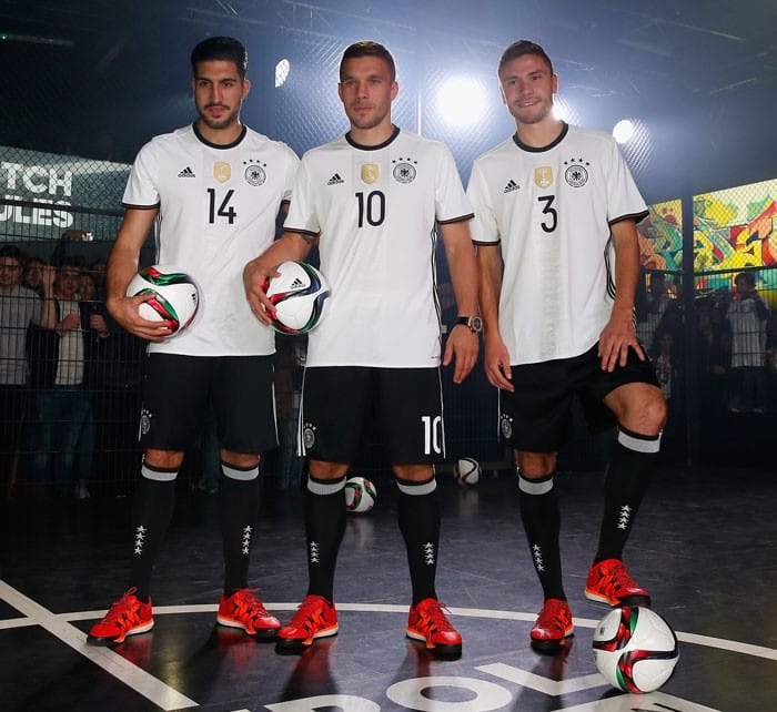 Neues DFB-Trikot 2016 wird von Emre Can, Lukas Podolski und Jonas Hector präsentiert (copyright adidas presse)