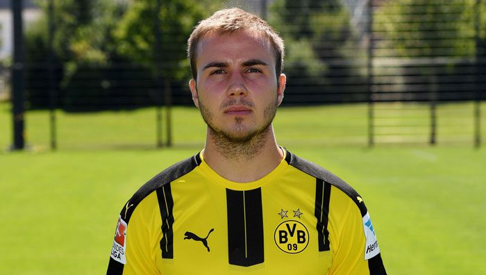 Mario Götze im neuen BVB Trikot der Saison 2016/2017 / AFP PHOTO / PATRIK STOLLARZ