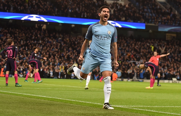 Manchester City's Mittelfeldspieler Ilkay Gundogan feiert sein Tor gegen den FC Barcelona im Etihad Stadium in Manchester am 1. November 2016. / AFP PHOTO / PAUL ELLIS