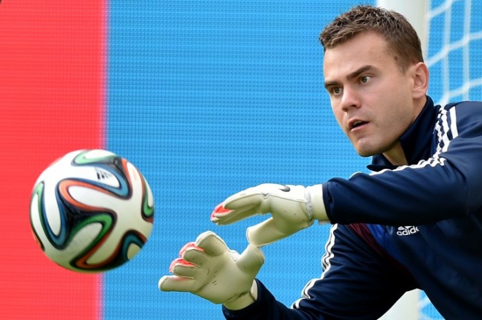 Russia's goalkeeper Igor Akinfeev takes part in a training session at the Maracana Stadium in Rio de Janeiro on June 21, 2014, during the 2014 FIFA Football World Cup. AFP PHOTO / KIRILL KUDRYAVTSEV / AFP / KIRILL KUDRYAVTSEV