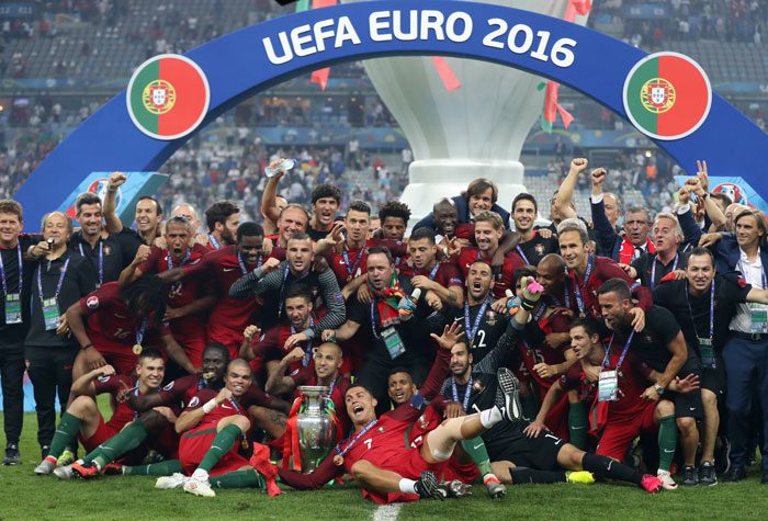 Cristiano Ronaldo und Team ist Fußball-Europameister 2016 geworden. Ein 1:0 nach Verlängerung reichte im Stade de France in Saint-Denisam 10.Juli 2016. / AFP PHOTO / Valery HACHE