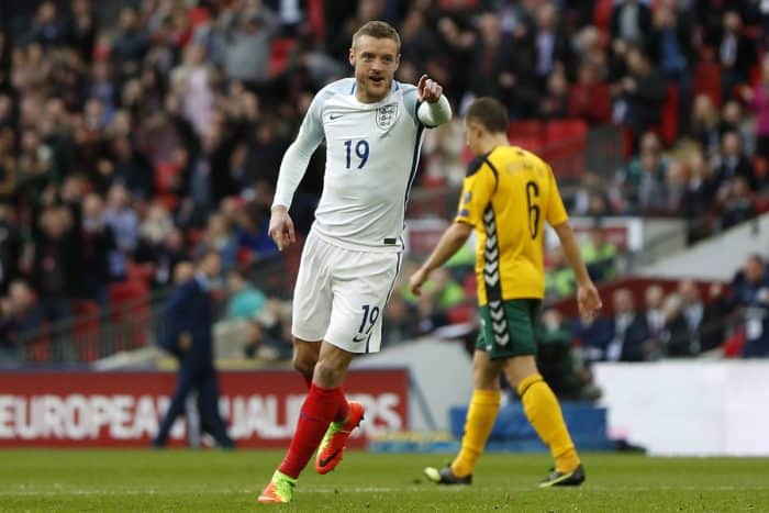 England's Stürmer Jamie Vardy feiert sein Tor gegen Litauen im Wembley Stadium in London am 26.März 2017 / AFP PHOTO / Adrian DENNIS /