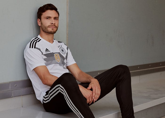 Jonas Hector im neuen DFB Deutschland Trikot 2018 zur Fußball WM 2018 in Russlan (Copyright adidas Presse)