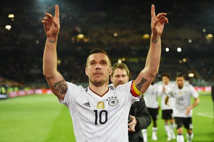 Nach dem abgang von lukas podolski zum fc arsenal nach london sollte die rückennummer des. Podolski Rückennummer Deutschland . Lukas Podolski Deutschland Trikot