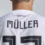 Das DFB Trikot 2018 im Detail von hinten.