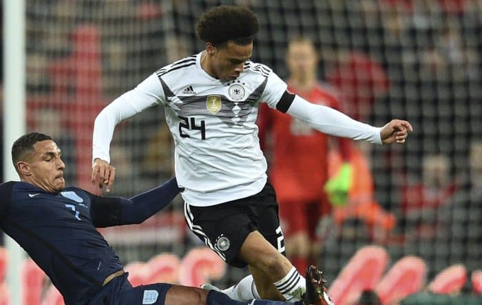 Leroy Sané im Nationatrikot mit der Rückennummer 24 beim Länderspiel gegen England im Herbst 2017. (Foto AFP)