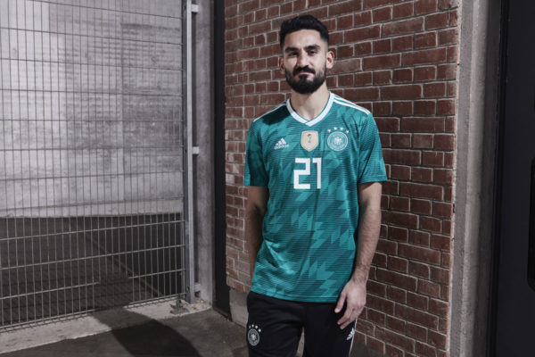 Ilkay Gündogan im neuen DFB Away Trikot 2018 von adidas.