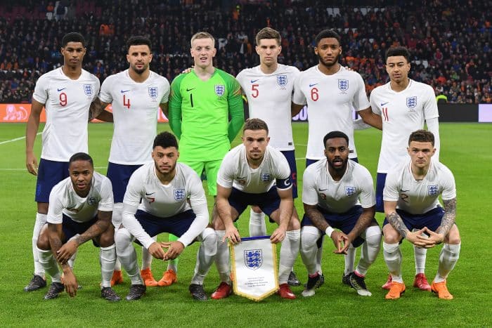 England’s Startaufstellung im neuen weißen Heimtrikot gegen die Niederlande in der Amsterdam Arena in Amsterdam am 23.März 2018. / AFP PHOTO / Emmanuel DUNAND