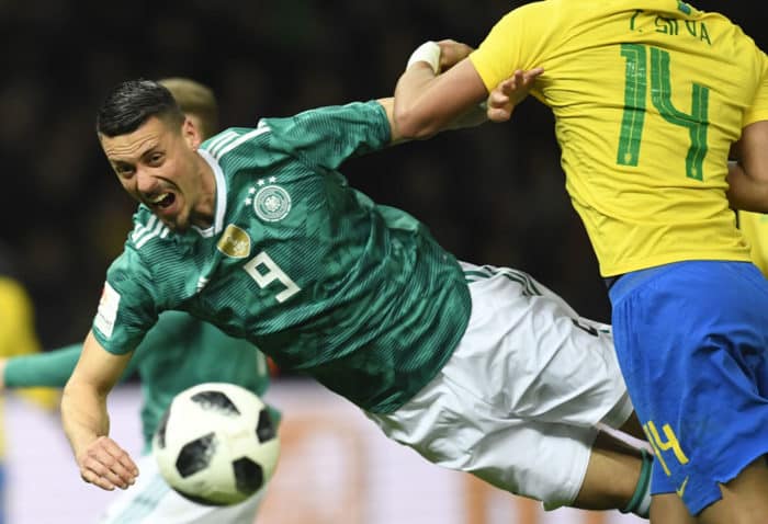 Sandro Wagner im neuen DFB Away Trikot mit der Triokotnummer 9 gegen Brasilien am 28.März 2018 (Foto AFP)