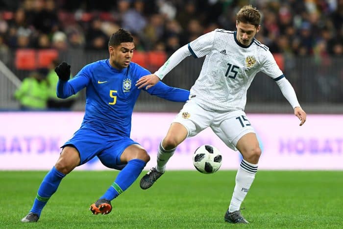 Russland zu Hause im neuen weißen Awaytrikot beim Testspiel gegen Brasilien im März 2018 (Foto AFP)