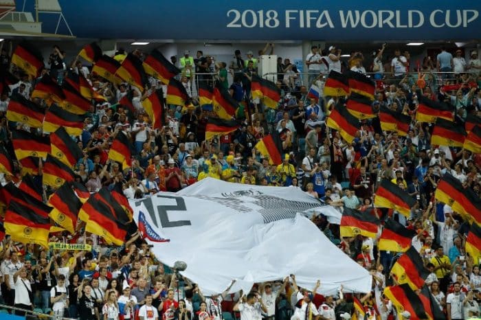 Deutschland Fans mit dem Trikot Nummer 12 von Deutschland bei der Fußball Weltmeisterschaft in Russland beim Spiel gegen Schweden am 23.Juni 2018. / AFP PHOTO / Odd ANDERSEN