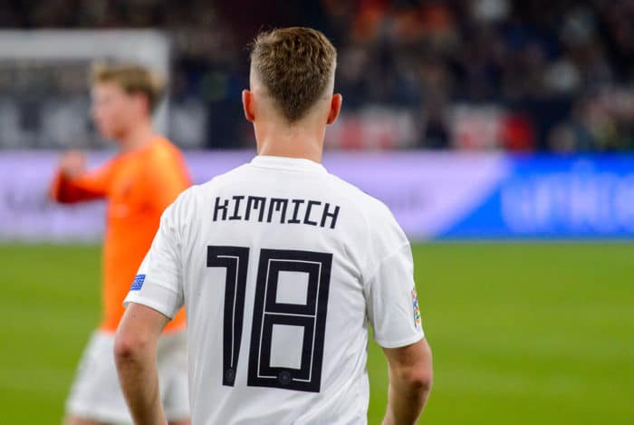Joshua Kimmich im Sommer 2019 nach dem Länderspiel gegen die Niederlande mit der Rückennummer 18 (Foto Shutterstock)