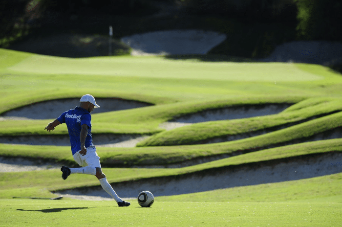 JuanMFernandez2000 (https://commons.wikimedia.org/wiki/File:FootGolf_Player_-_Approach.jpg), https://creativecommons.org/licenses/by-sa/4.0/legalcode