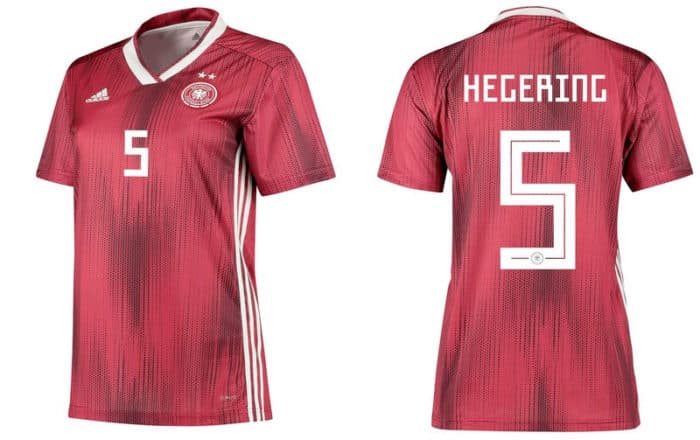 Das neue DFB Trikot 2019 in der Auswärtsvariante in rot