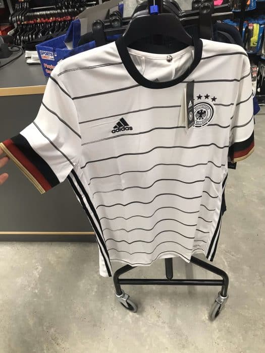 Ist das das neue DFB Trikot 2020? (Quelle: Twitter)