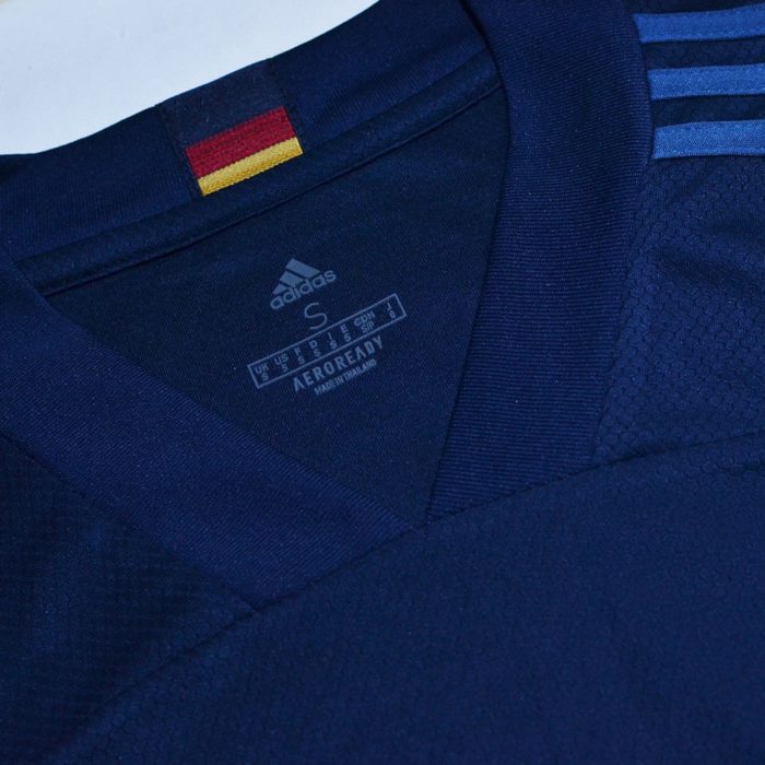 Das Away Trikot 2020 von Deutschland - hier eher blau.