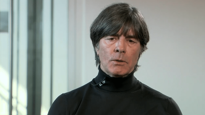 Jogi Löw von zu Hause zugeschaltet.