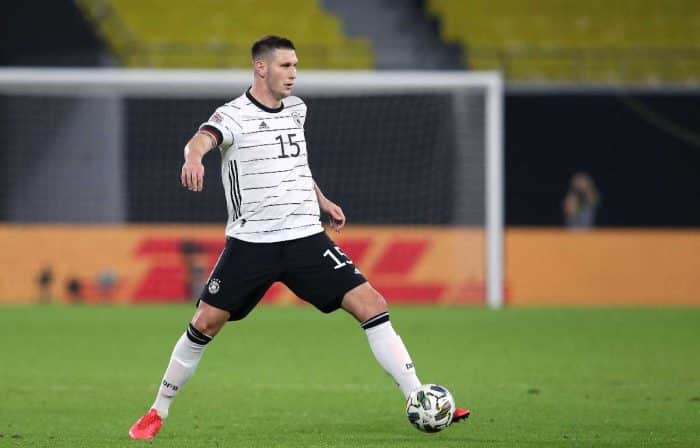Deutschlands Verteidiger Niklas Suele spielt den Ball während des Fußballspiels der UEFA Nations League Gruppe 4 von Deutschland gegen die Ukraine am 14. November 2020 im Stadion Red Bull Arena in Leipzig, Ostdeutschland. (Foto: Ronny Hartmann / AFP)