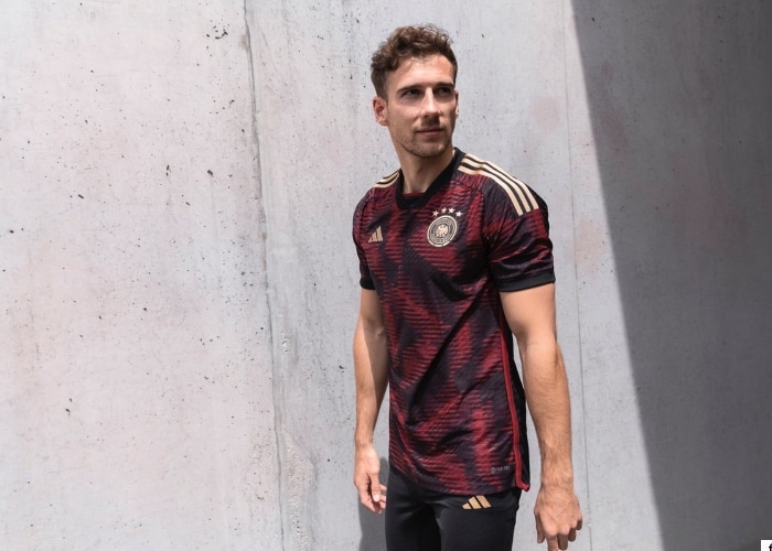 Leo Goretzka im neuen DFB-Awaytrikot 2022