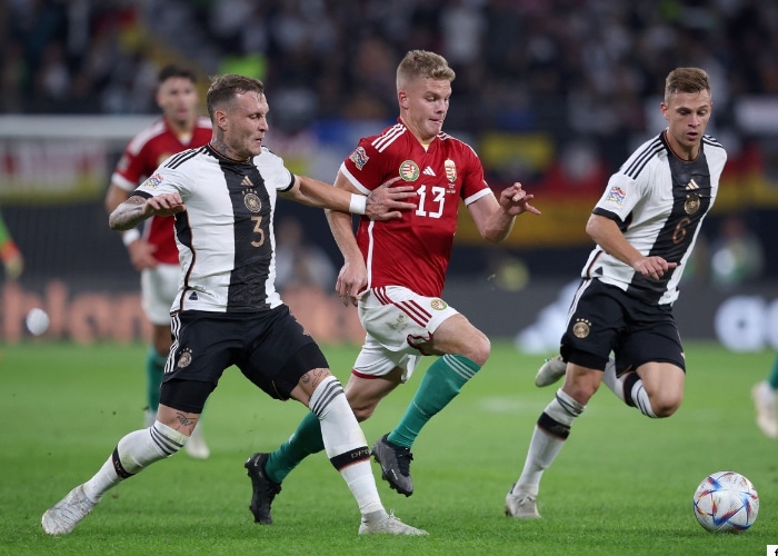 Deutschlands Mittelfeldspieler David Raum mit der Trikotnnummer 3 im neuen DFB Trikot 2022 während des UEFA-Nations-League-Fußballspiels zwischen Deutschland und Ungarn am 23. September 2022. (Foto: Ronny Hartmann / AFP)