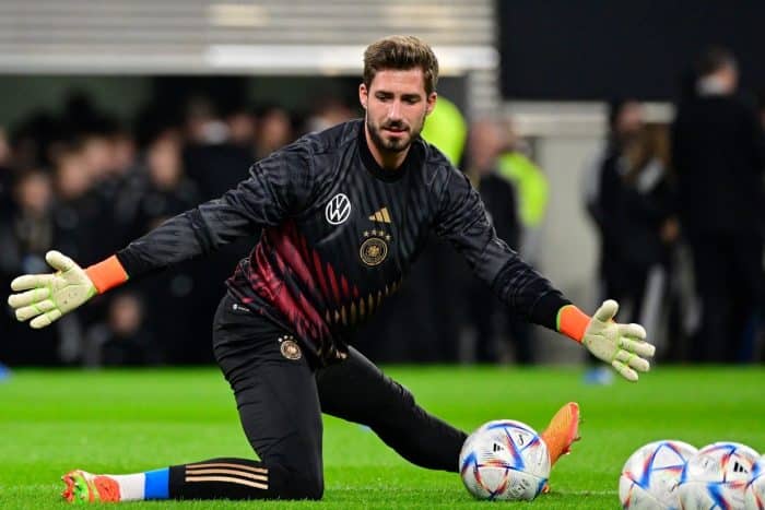Deutschlands Torhüter Kevin Trapp wärmt sich vor dem UEFA-Nations-League-Fußballspiel zwischen Deutschland und Ungarn in Leipzig, Ostdeutschland, am 23. September 2022 auf. (Foto: John MACDOUGALL / AFP)