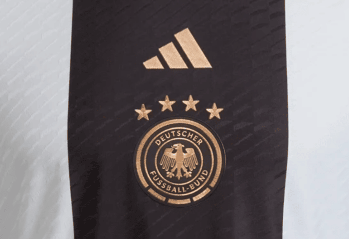 4 Sterne auf dem neuen WM Trikot 2022 für Katar