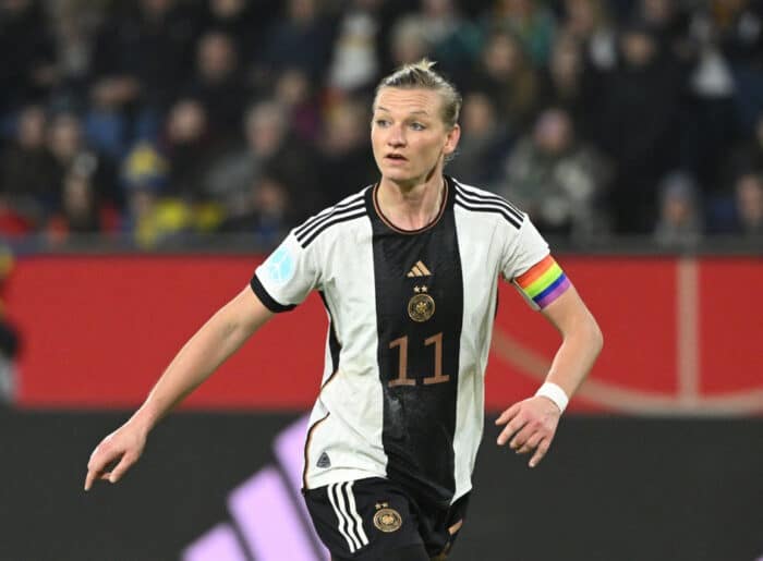 DFB Kapitänin Alexandra Popp im Februar 2023 gegen Schweden. (Photo by INA FASSBENDER / AFP)