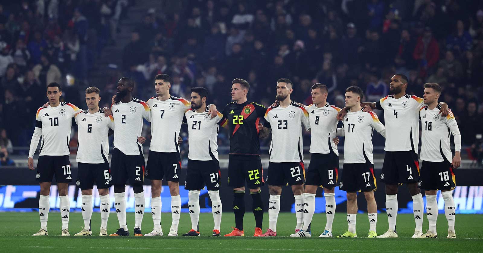 Deutschland das erste Mal im neuen weißen EM Trikot 2024 vor dem Freundschaftsspiel zwischen Frankreich und Deutschland im Groupama-Stadion in Decines-Charpieu, in der Nähe von Lyon, am 23. März 2024 .(Foto: FRANCK FIFE / AFP)