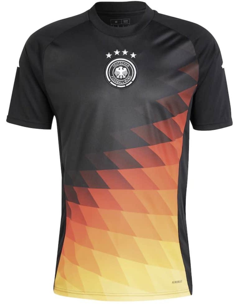 Neues DFB Aufwärmtrikot 2024 - das Deutschland Pre match Shirt 2024