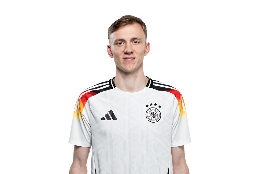Maximilian Beier im neuen DFB Trikot 2024 (Foto: Thomas Boecker/DFB)