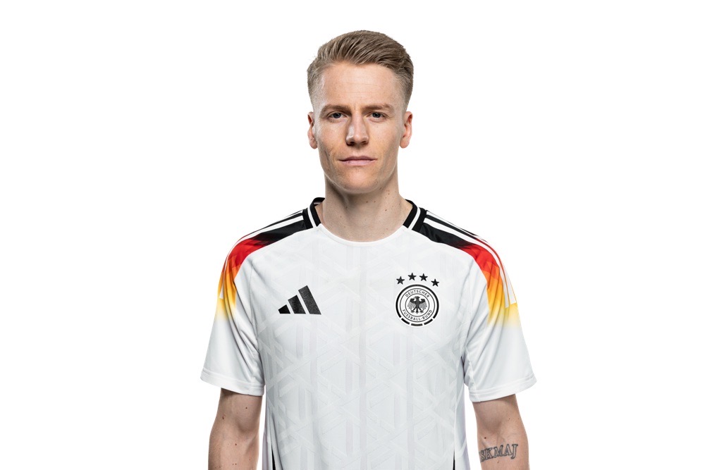 Chris Führich im neuen DFB Trikot 2024 trägt die Nummer 11Foto: Thomas Boecker/DFB