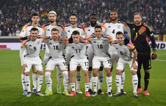 Die deutsche Startaufstellung vor dem UEFA Nations League-Fußballspiel zwischen Deutschland und Bosnien und Herzegowina am 16. November 2024 in Freiburg. (Foto: Thomas KIENZLE / AFP)