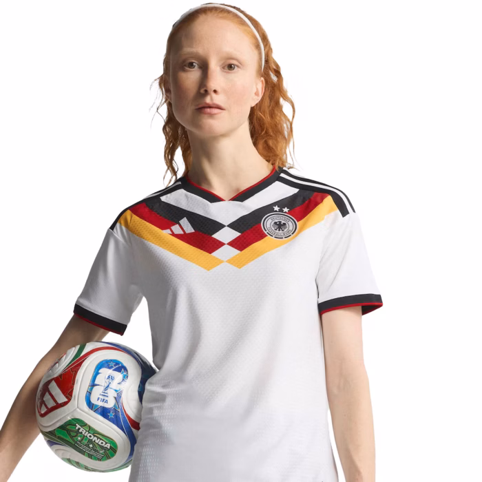 Für echte Spielerinnen: Authentic Damen-Trikot (150 €)