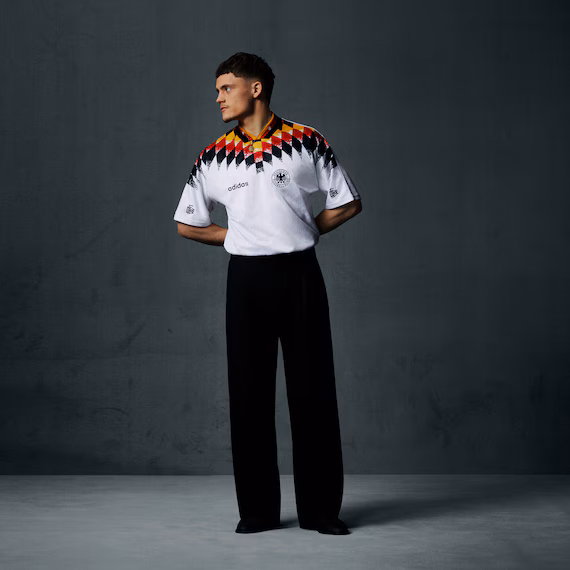 Florian Wirtz im Retro adidas Trikot